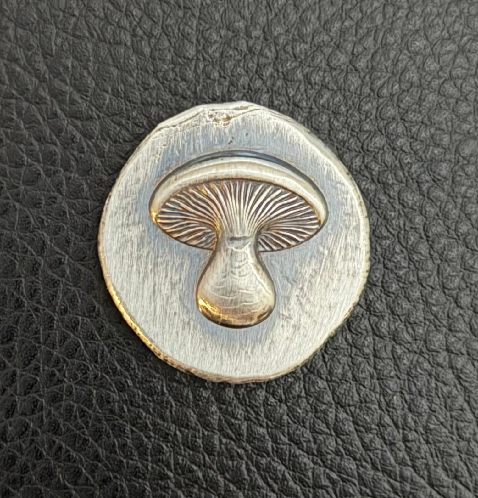 1ozt Mushroom .999 Fine Silver round