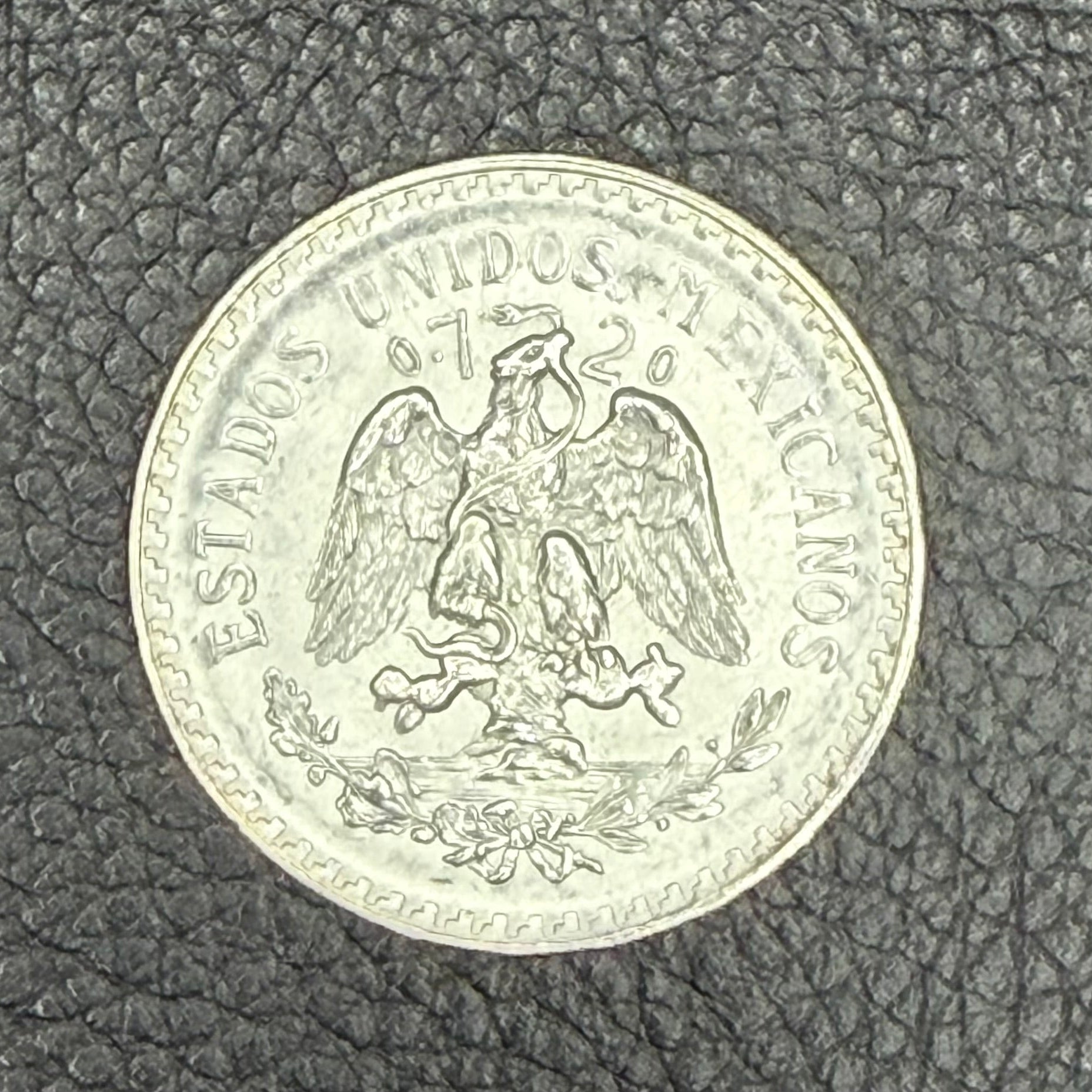 Mexico - Un Peso Silver Coin – Cap & Rays (Random Year)