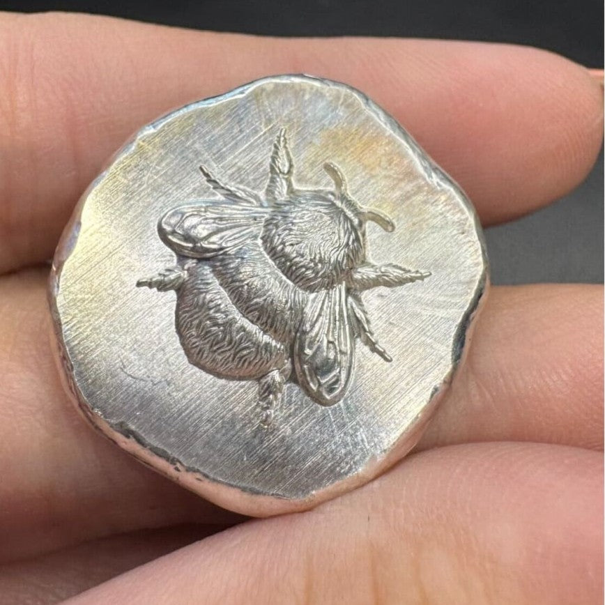 0.5 Oz - 'Buzzin' Bee' - Hand Poured .999 Fine Sliver Round