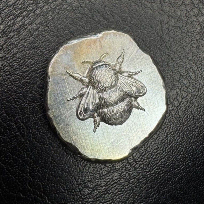 0.5 Oz - 'Buzzin' Bee' - Hand Poured .999 Fine Sliver Round